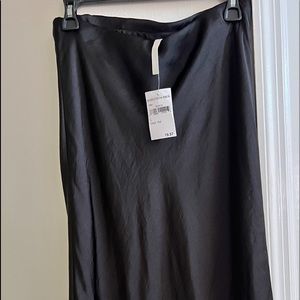 Beatifull skirt new with tag very soft material